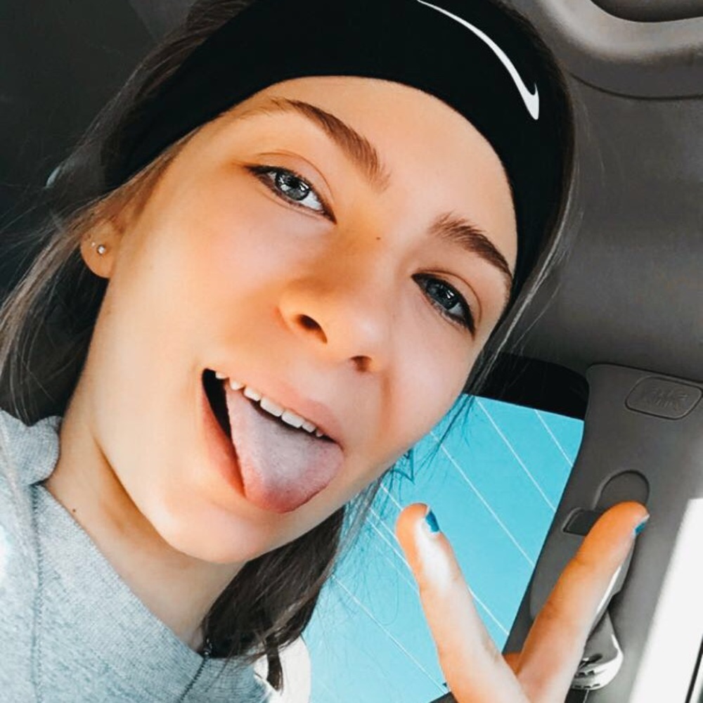 Meet your Posher, Hallie